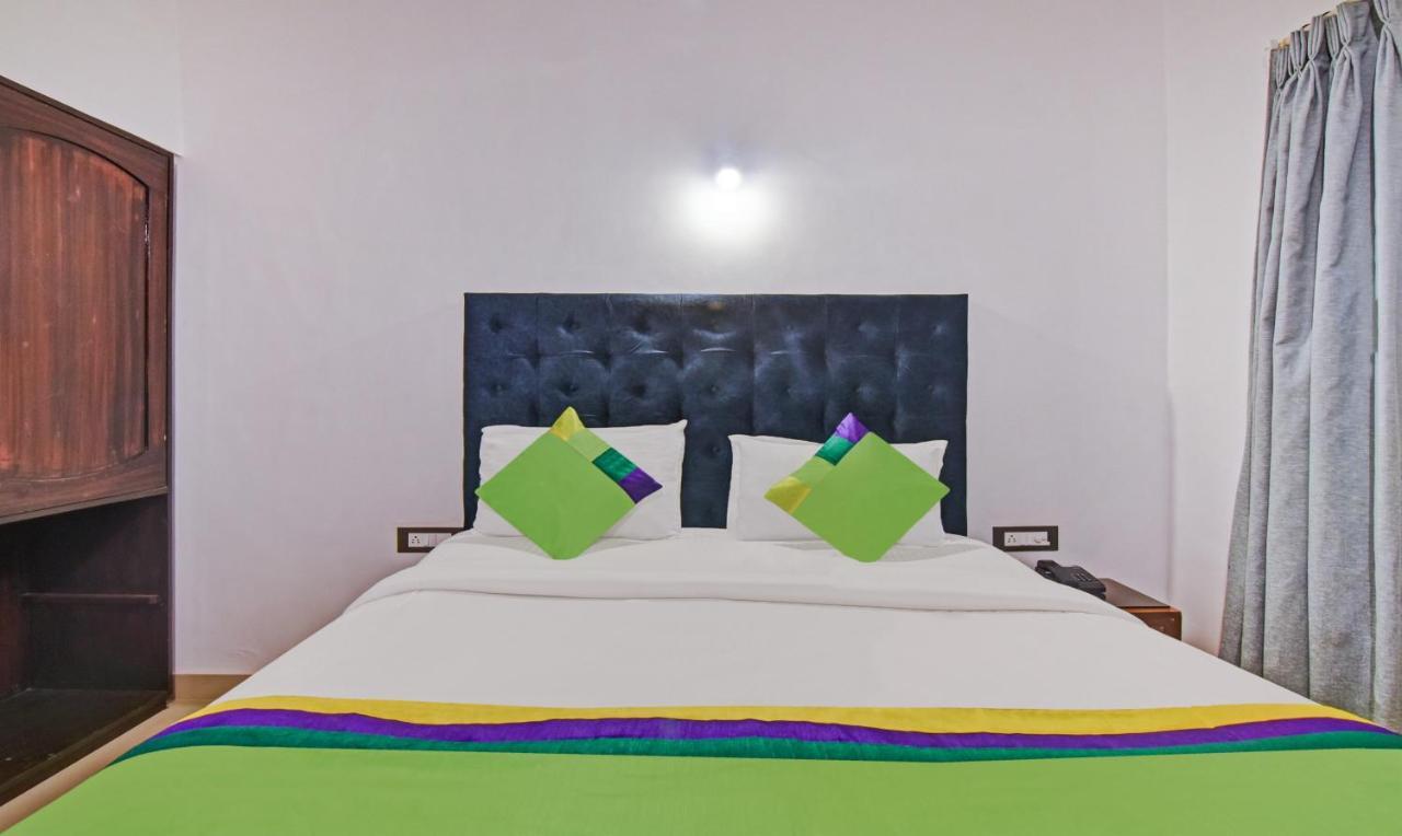 Santa Monica Resort - Калангут Екстер'єр фото